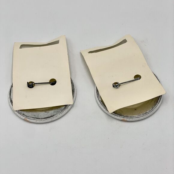 Lot of 2 Vintage 80s 90s Funny Pin Back Buttons – "...but Mom knows better. " - Picture 3 of 4